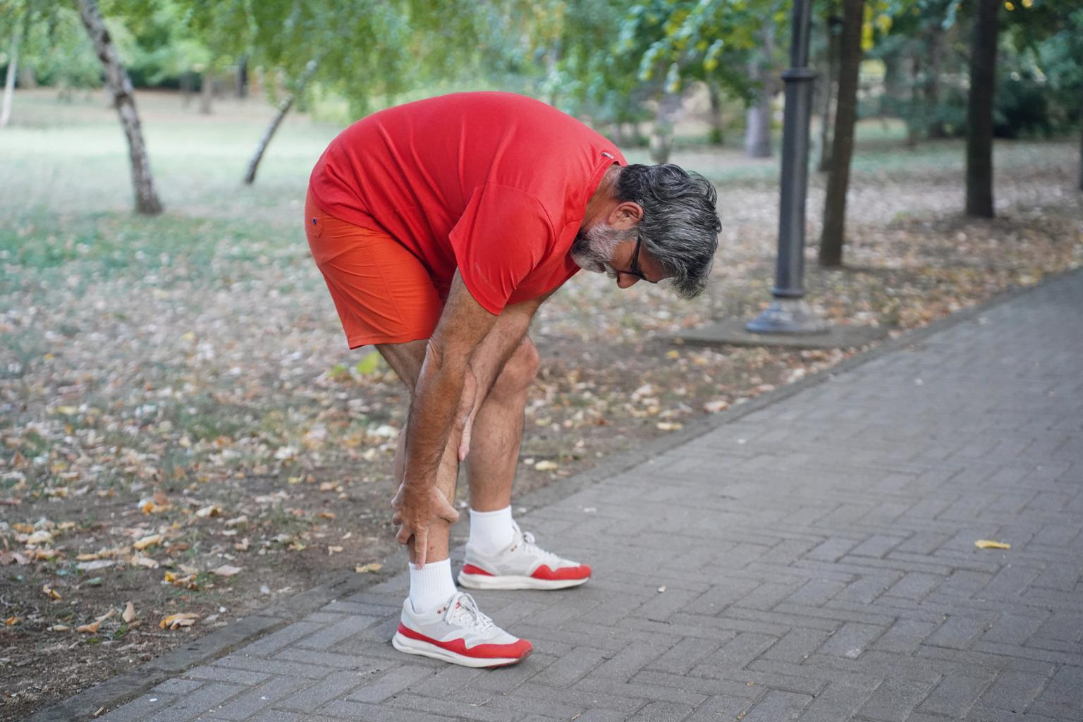 legs feel weak when walking after 50 adult experiencing leg weakness while walking