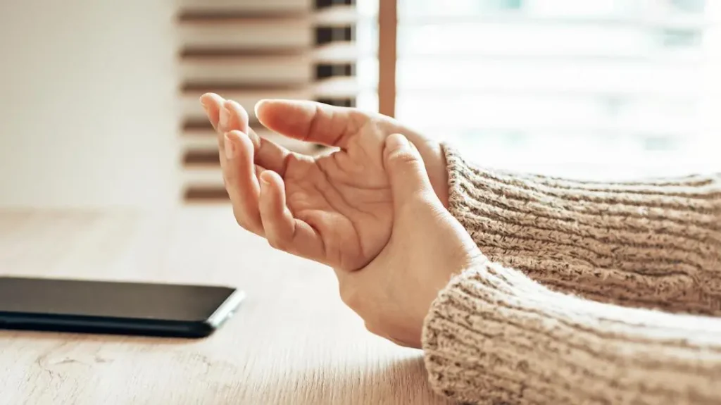 hand numbness while reading after 50 caused by nerve pressure in wrist
