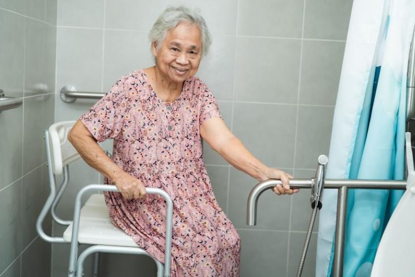 Bathroom safety setup supporting independent bathing for seniors