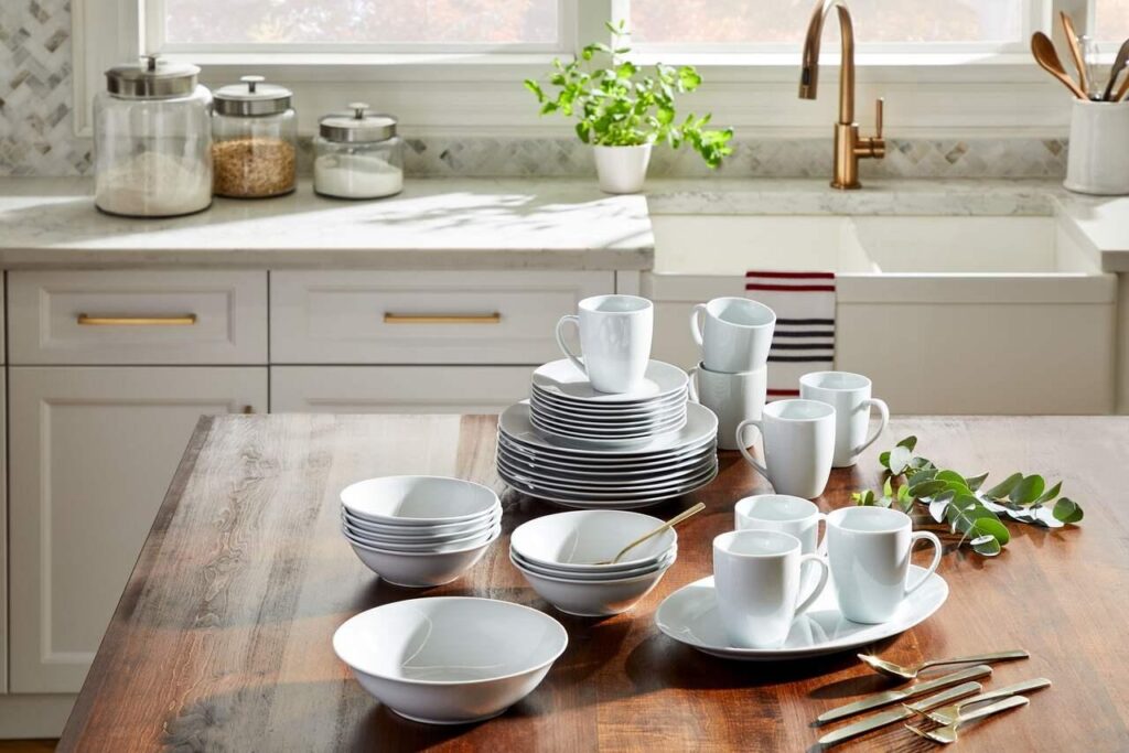 Lightweight dinnerware sets for seniors with weak grip