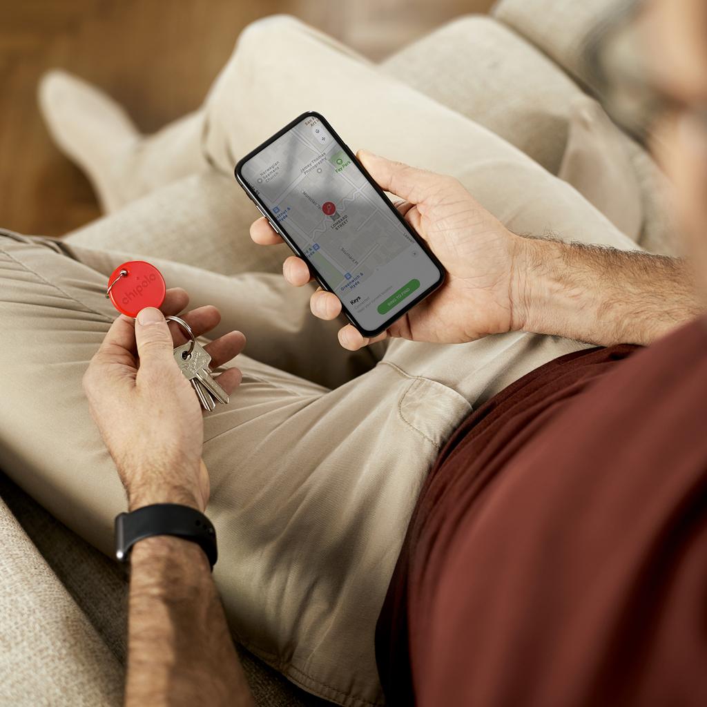 Bluetooth item finders for seniors attached to keys and personal belongings