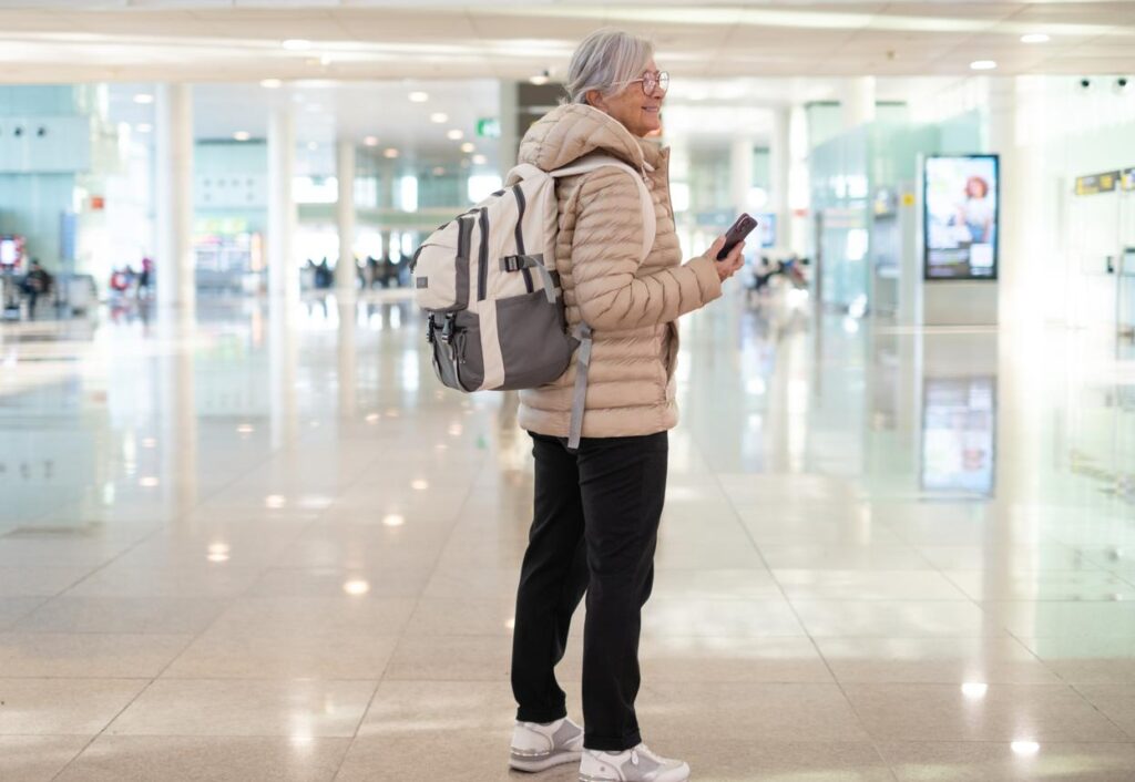 5 Best travel vests for seniors with multiple pockets for carrying travel essentials